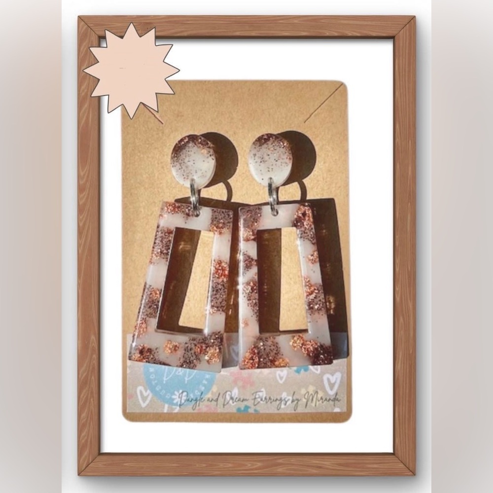 Geometric Glitter Earrings

🌸🌟🌟Bundle Discounts Available🌟🌟🌸